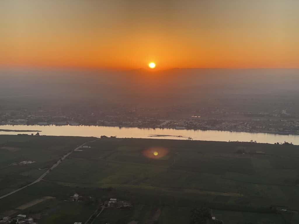 hot air balloon ride sunrise view