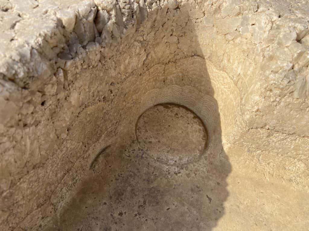 Tube drill tool marks at the Sun Temple altar