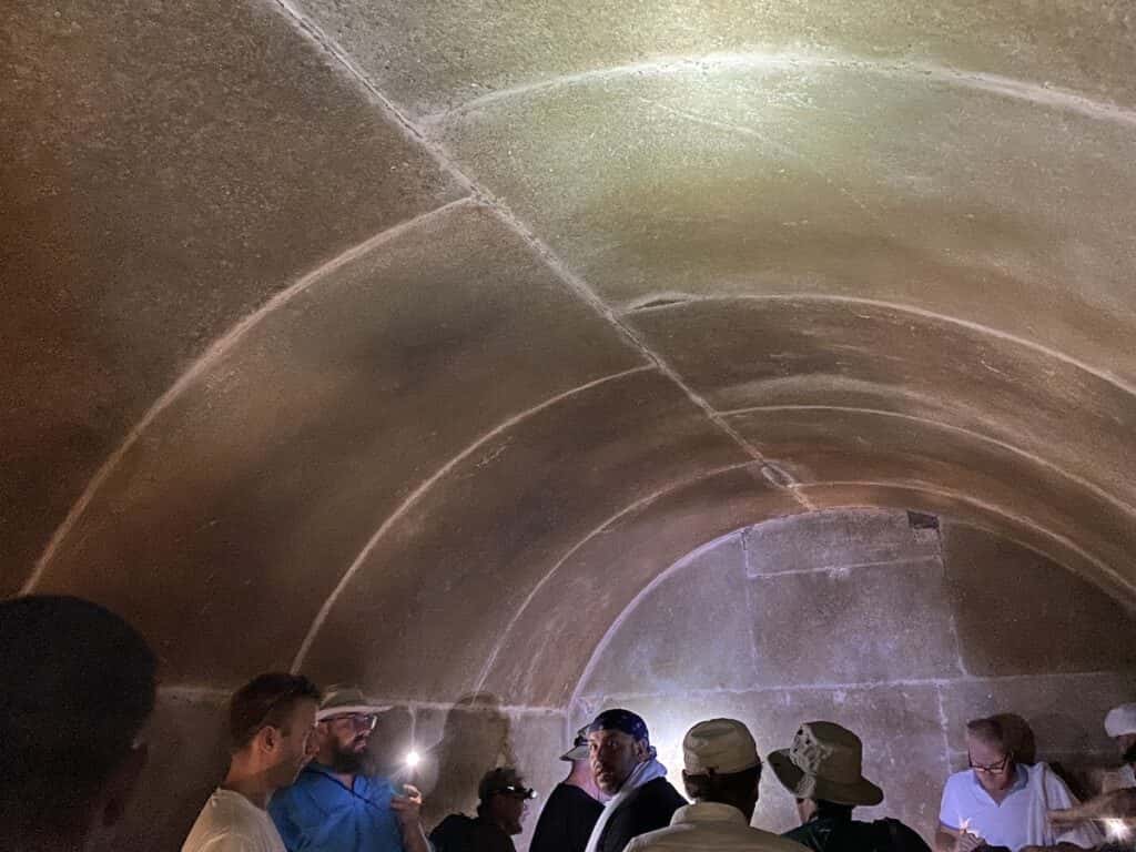 Precision joints in the arched stone ceiling