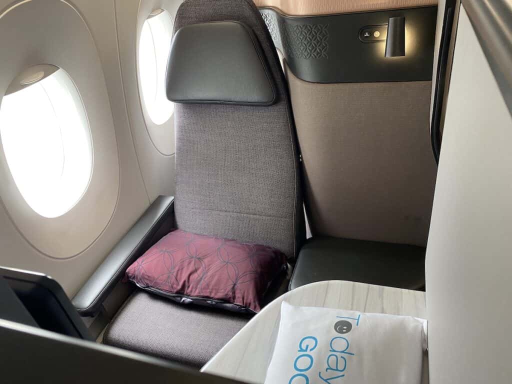 Empty Qatar Airways QSuite seat
