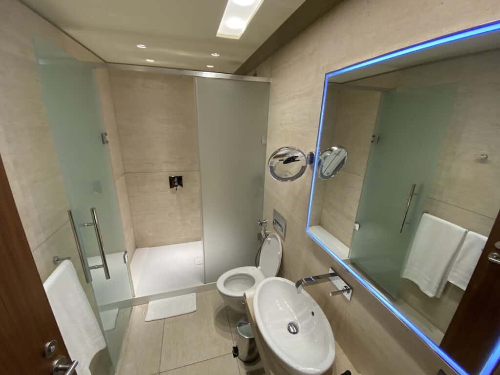 Al Safwa sleeper room bathroom.