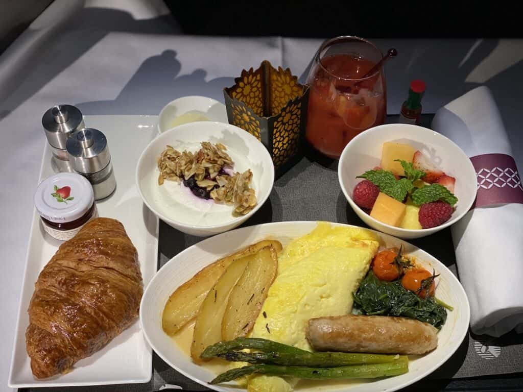 Qatar QSuite breakfast omelette