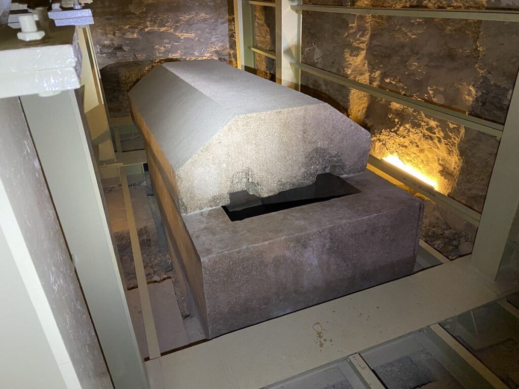 Serapeum box with the notched lid