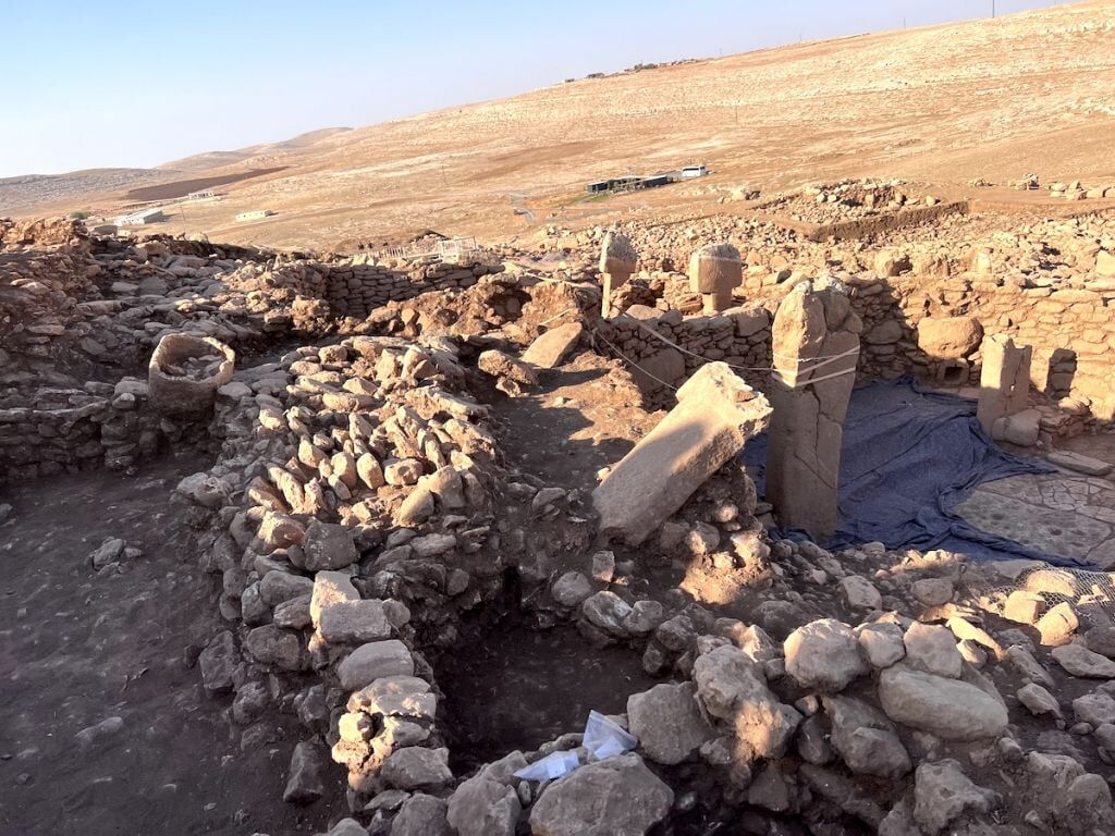 T-shaped pillars and enclosures at Karahan Tepe