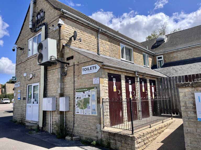 Bourton-on-the-Water parking lot toilets