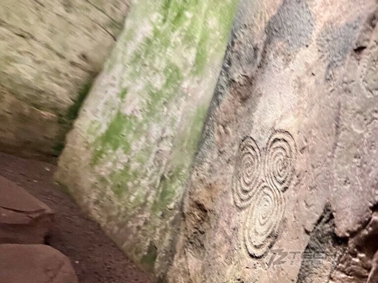 Triskele at Newgrange center alcove