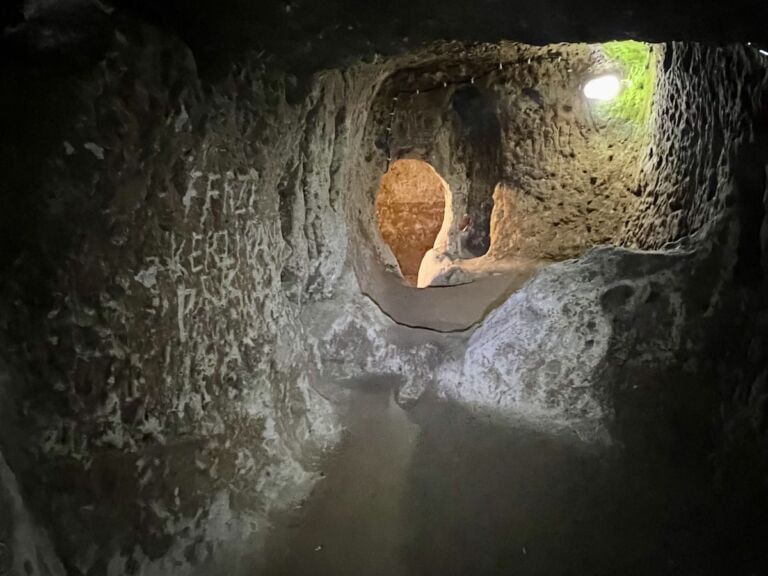 A little nook on the side of a passageway