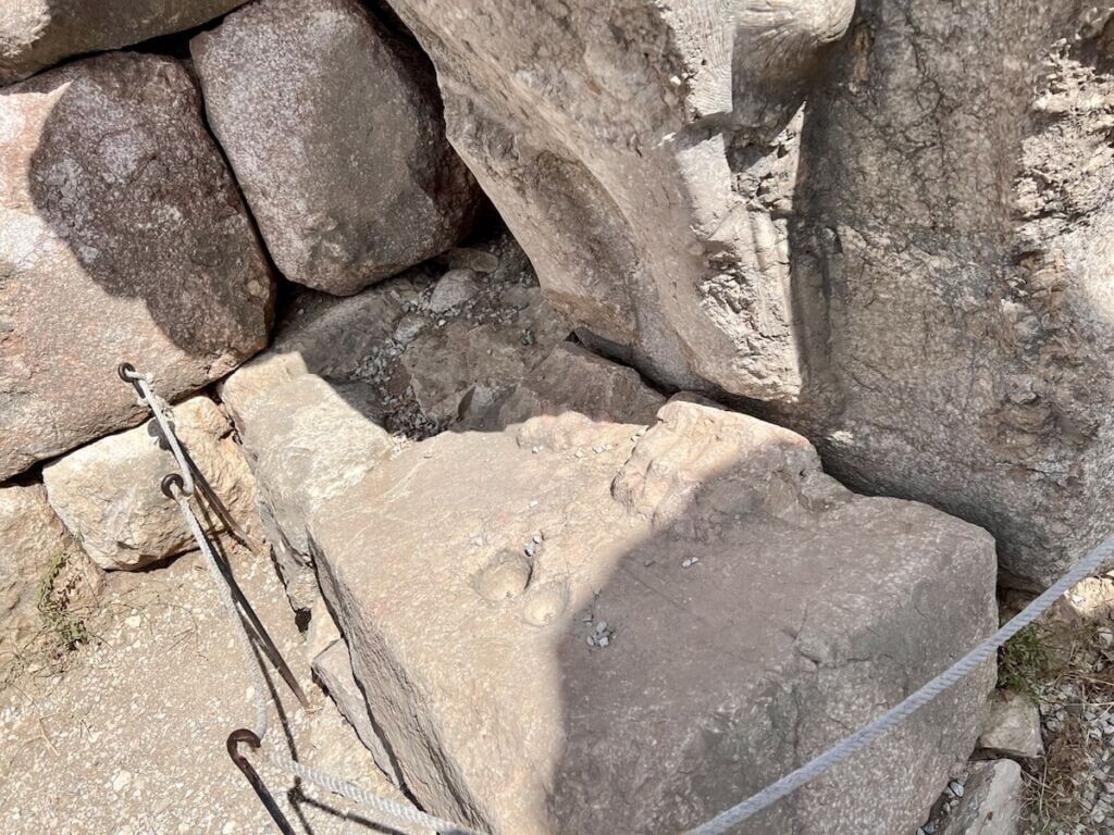 Close up of the left lion's feet and base