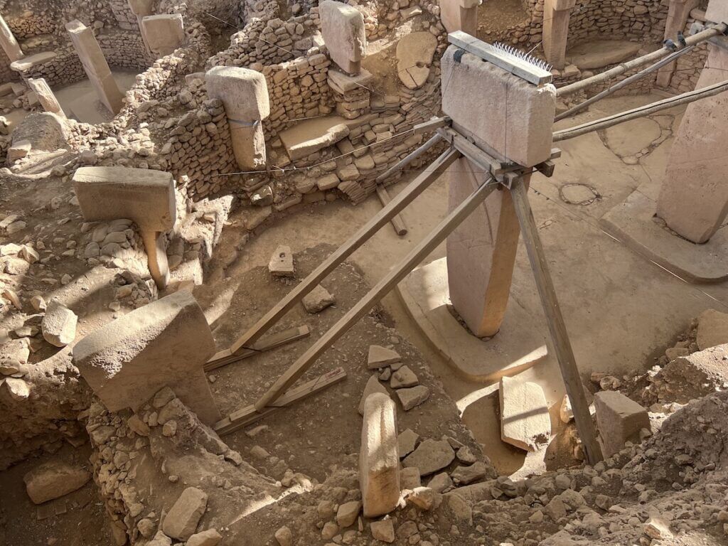 central pillar 18 in enclosure d